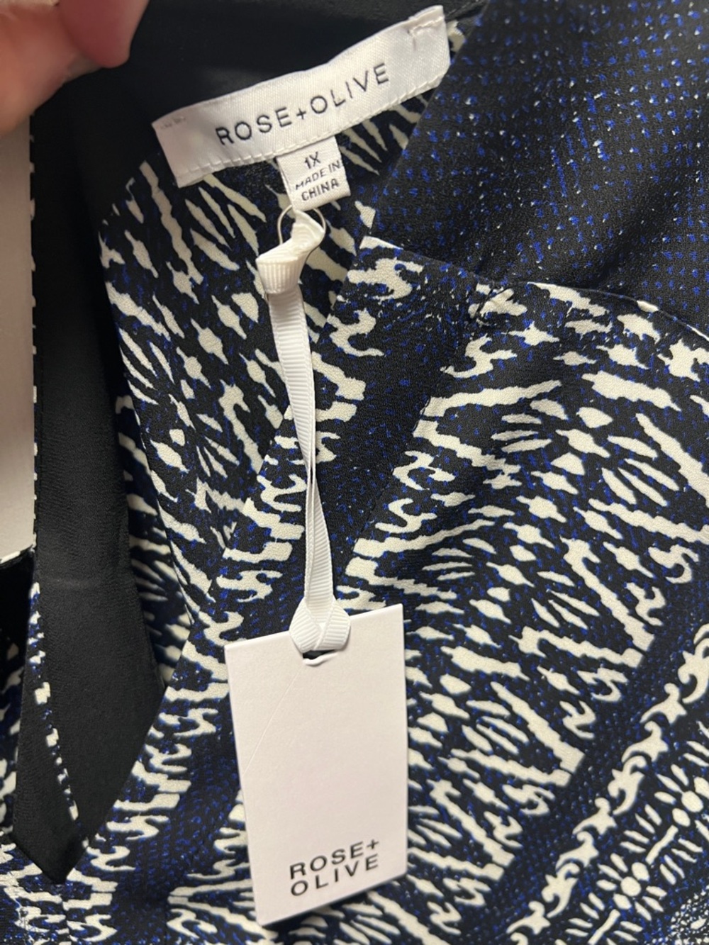 Rose & Olive Navy Black & White Printed V-Neck Poncho Top NWT - Picture 2 of 3